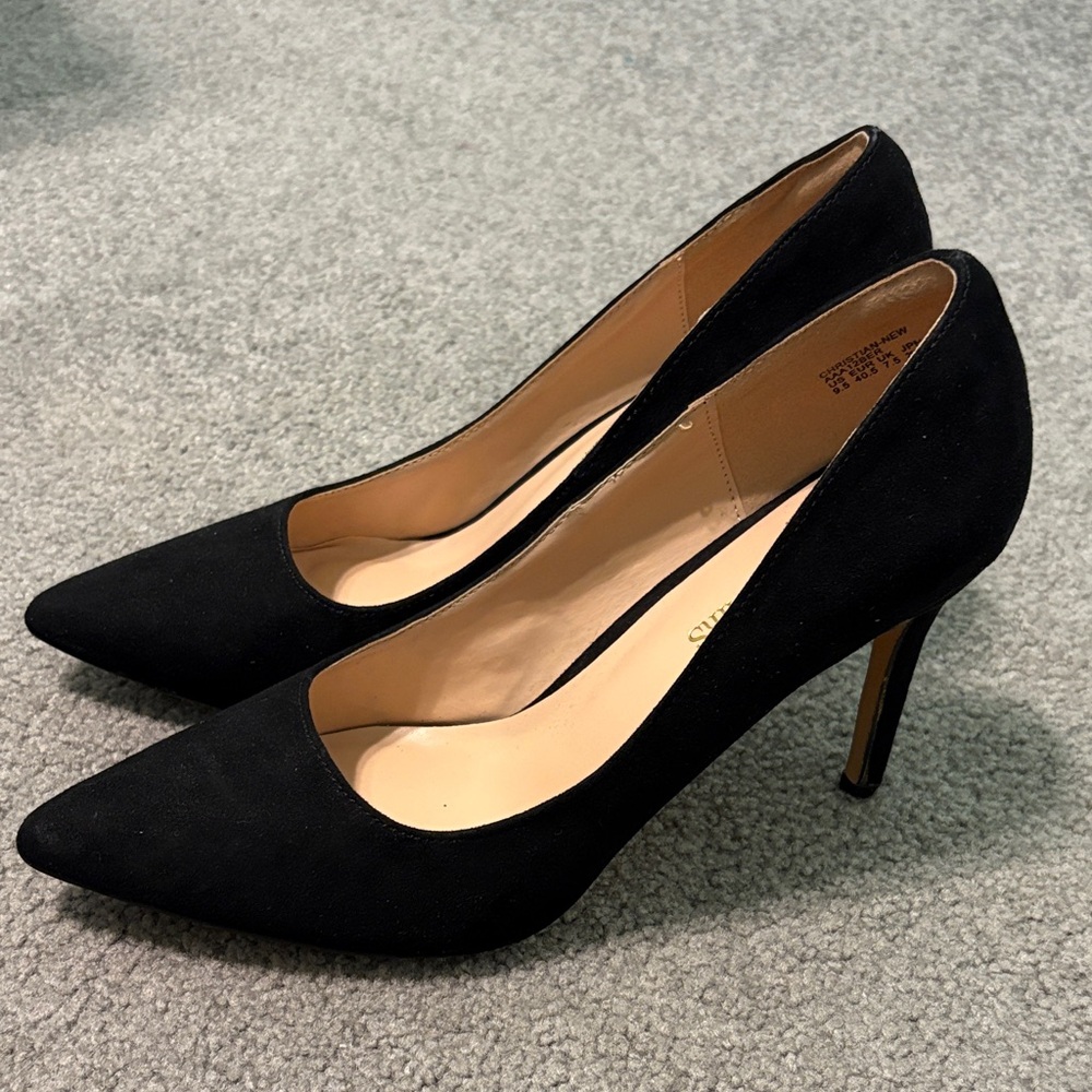Dream Pairs Classic Black Heels - Picture 2 of 5